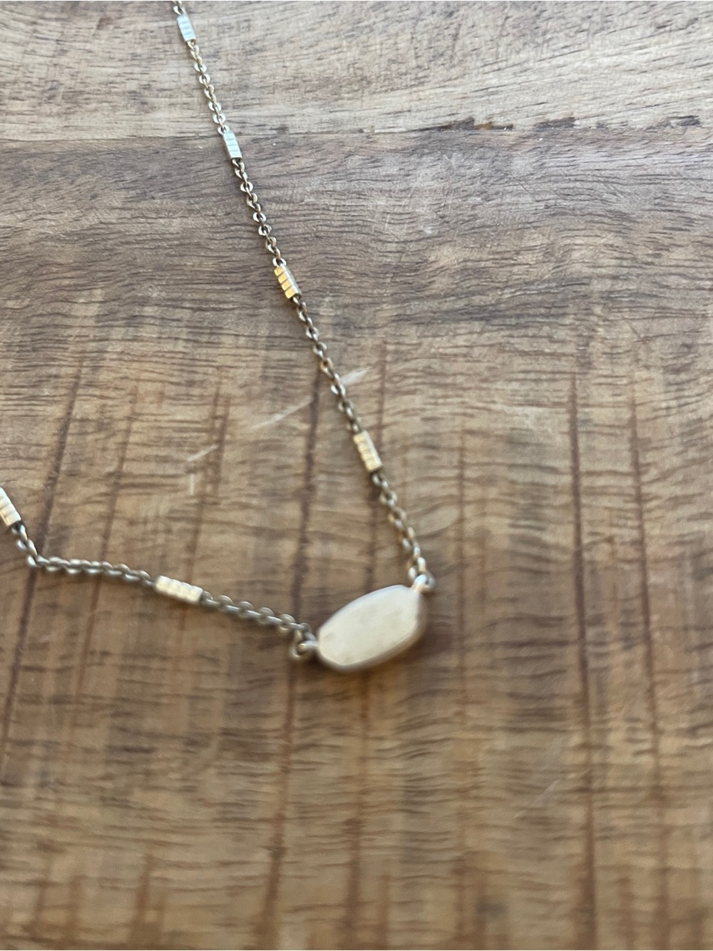 Kendra Scott necklace in gold